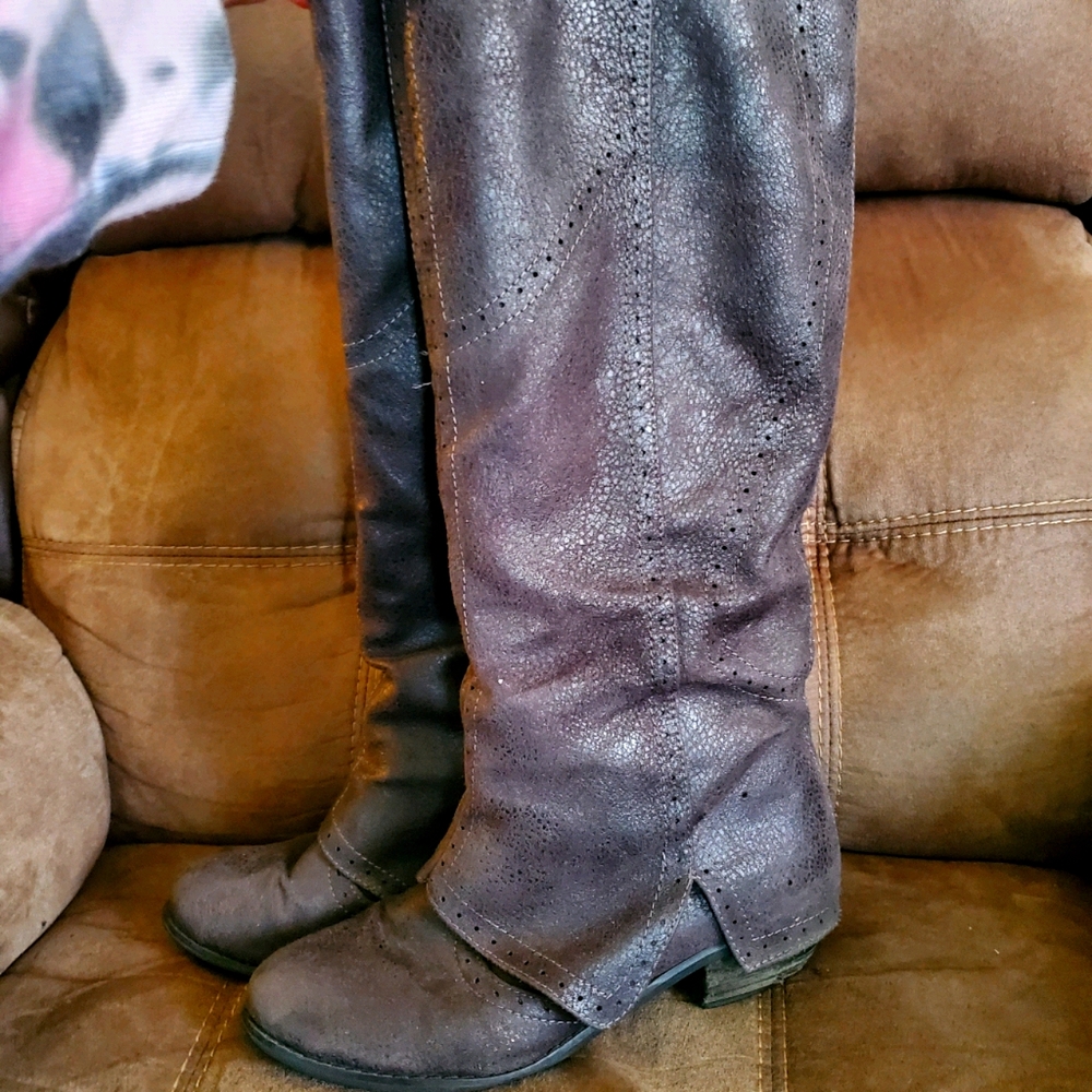 Not Rated boots from the Buckle